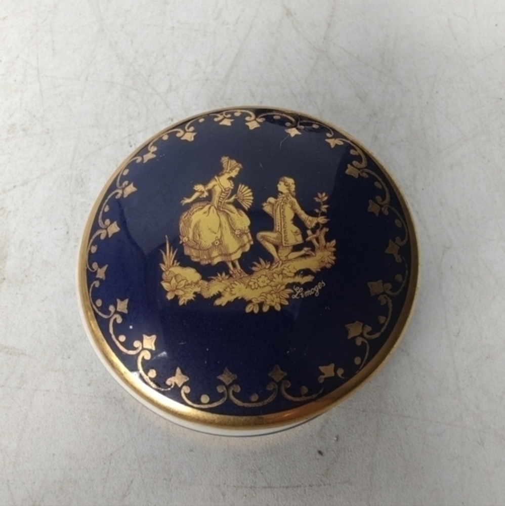 Limoges‎ vintage courting scene trinket jar